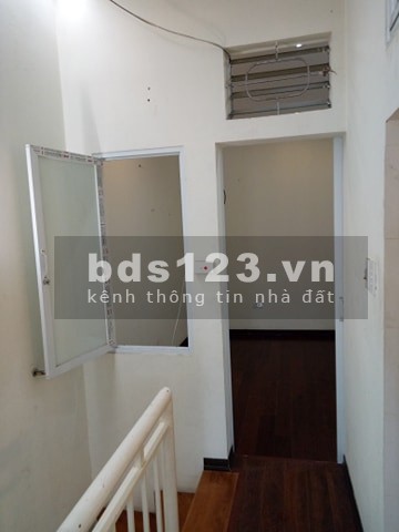 Chính chủ cần bán nhà 2 tầng x 30m2 tại 238 Âu cơ , ô tô đỗ cửa . Giá 1,35 tỷ