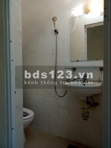 Chính chủ cần bán nhà 2 tầng x 30m2 tại 238 Âu cơ , ô tô đỗ cửa . Giá 1,35 tỷ