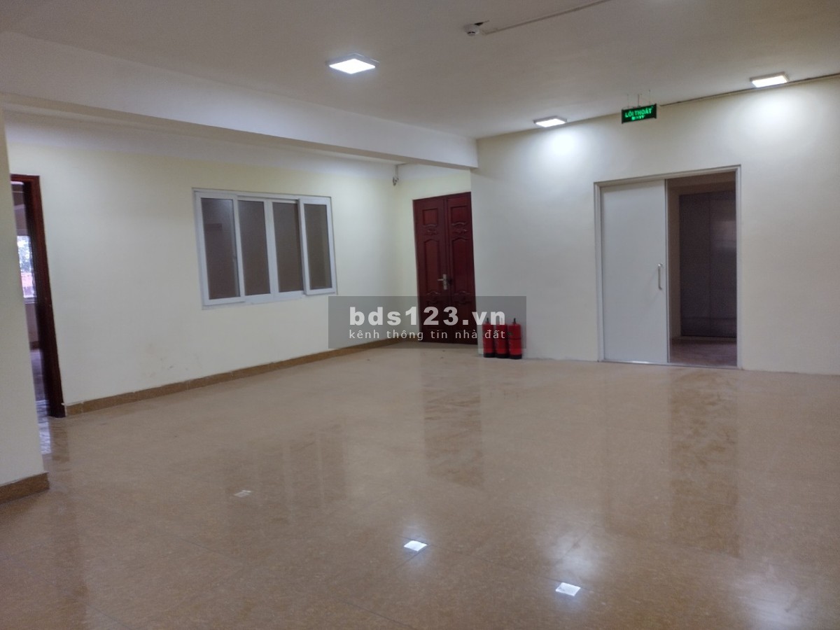 Cho thuê 3 khối tòa nhà VP, diện tích trống tổng 3000m2. Có cắt lẻ