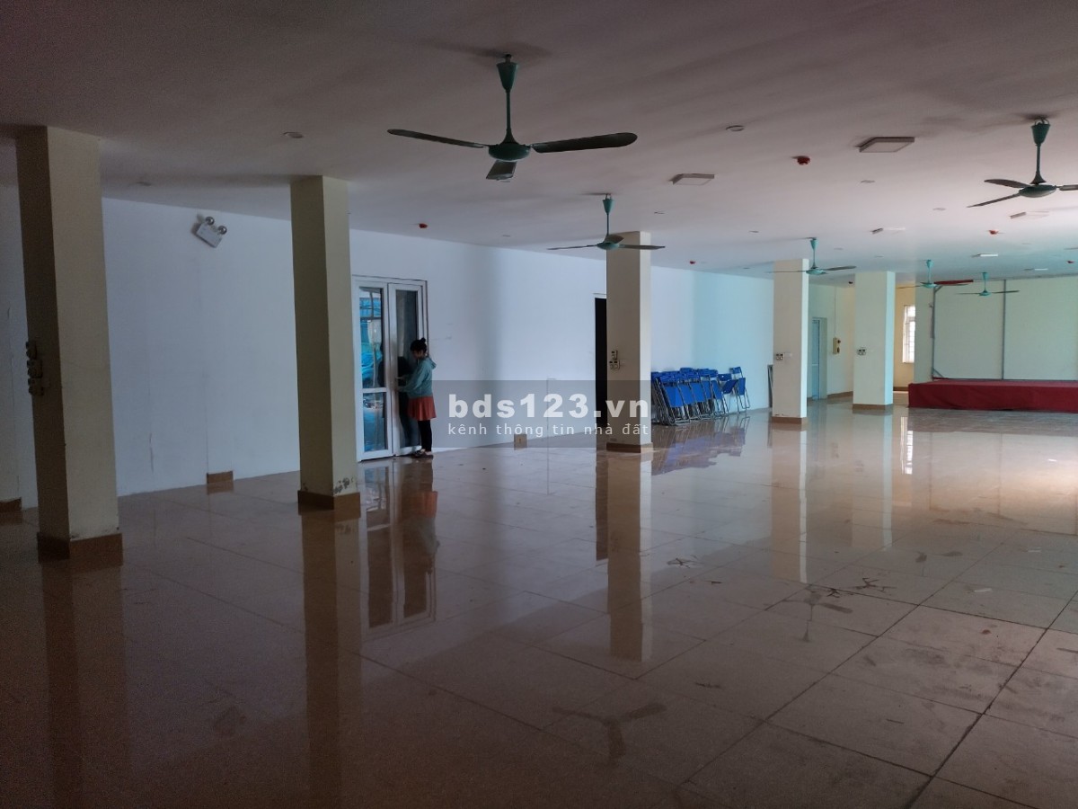 Cho thuê 3 khối tòa nhà VP, diện tích trống tổng 3000m2. Có cắt lẻ