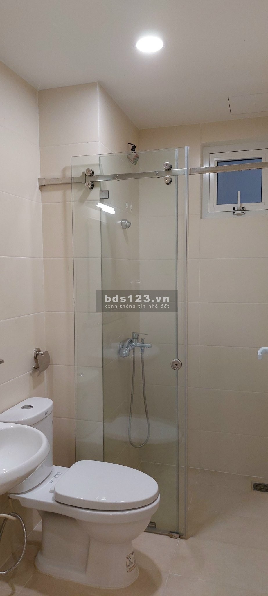 Cho thuê căn hộ 2pn 2wc nội thất gần full 9.5 triệu, vào ở liền, Moonlight Boulevard lh 0938308438.