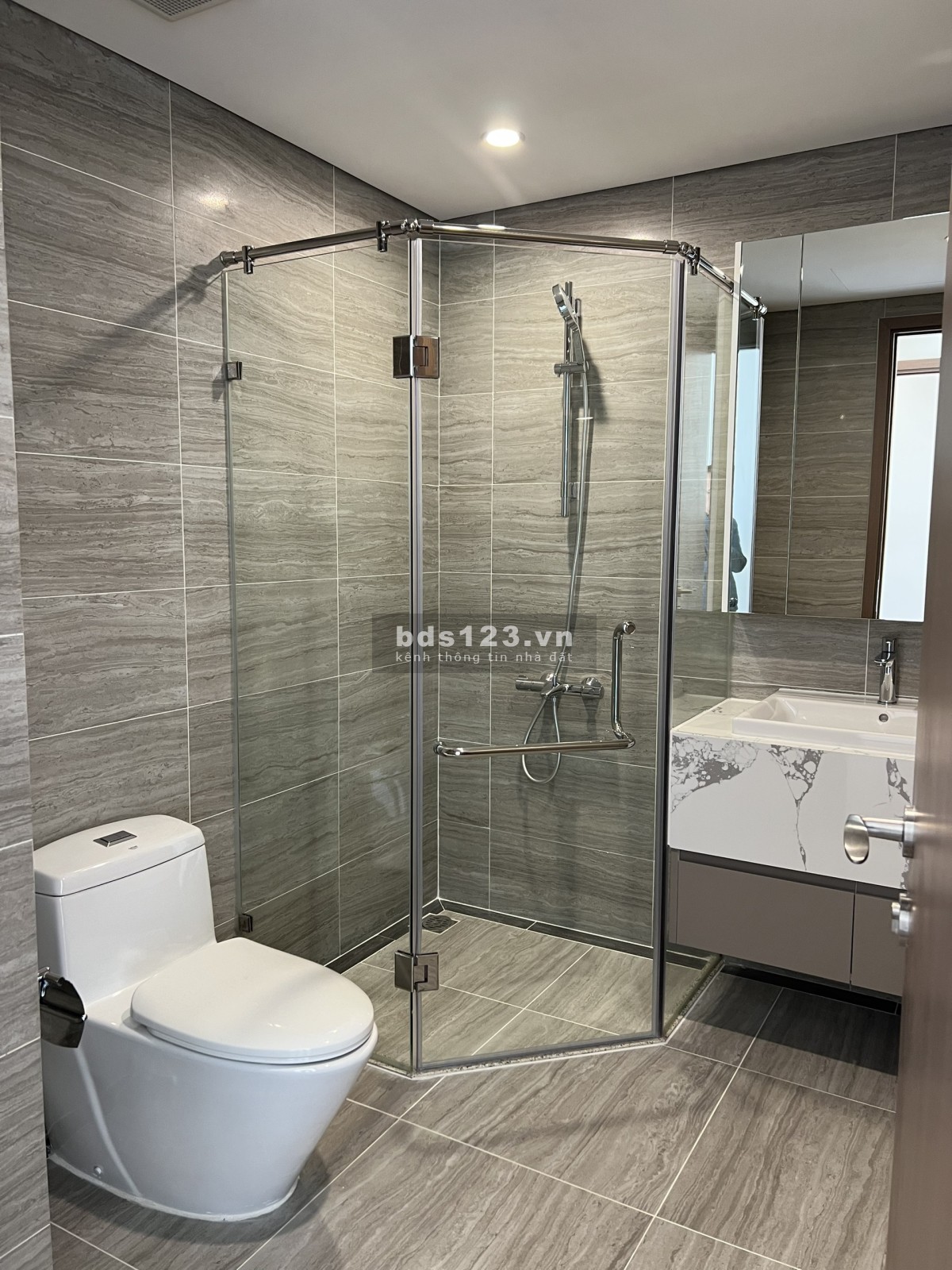 Tôi cần bán căn hộ Vinhomes Smart City 81m2 giá 3.4 tỷ nội thất đẹp lung linh