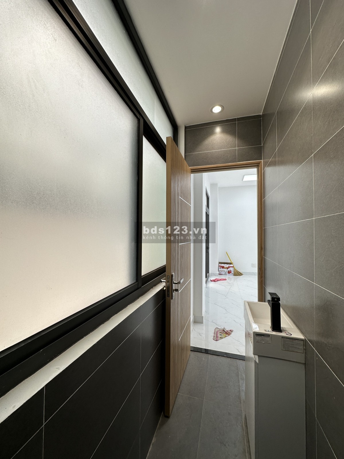 Tầng trệt giá tốt tại Vinhomes Quận 9, làm văn phòng mặt bằng kinh doanh