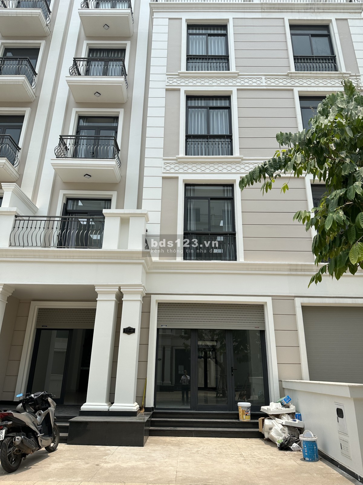Tầng trệt giá tốt tại Vinhomes Quận 9, làm văn phòng mặt bằng kinh doanh