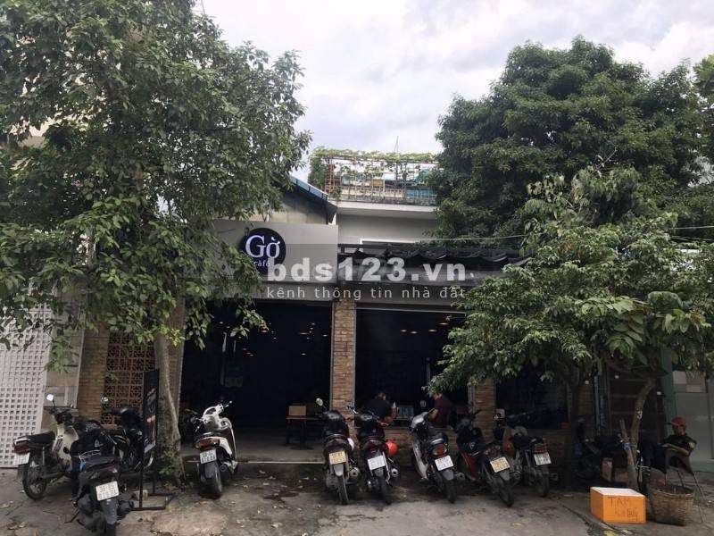 Cho thuê nhà mặt tiền quận 10, ngang lớn, có sân vườn