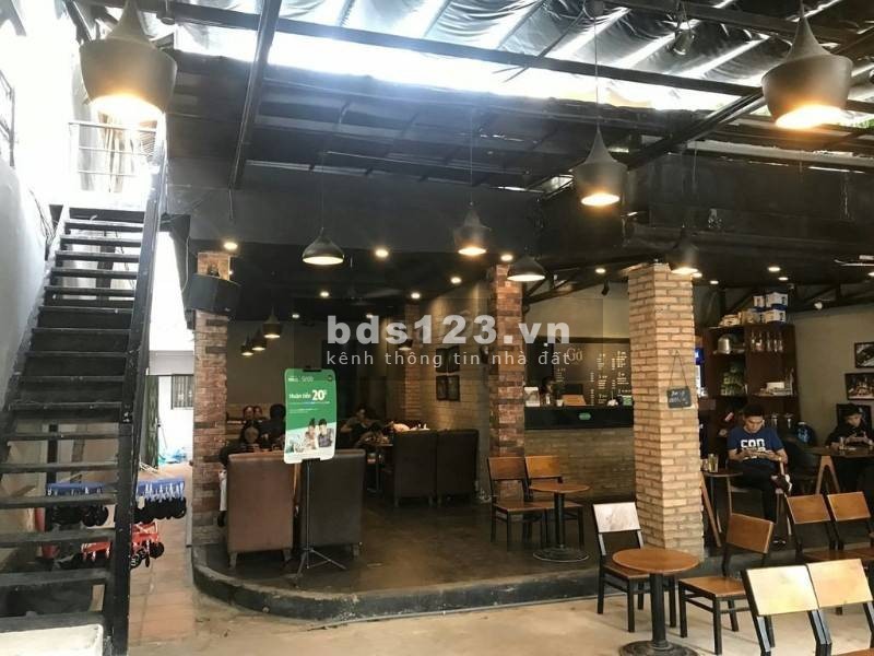 Cho thuê nhà mặt tiền quận 10, ngang lớn, có sân vườn
