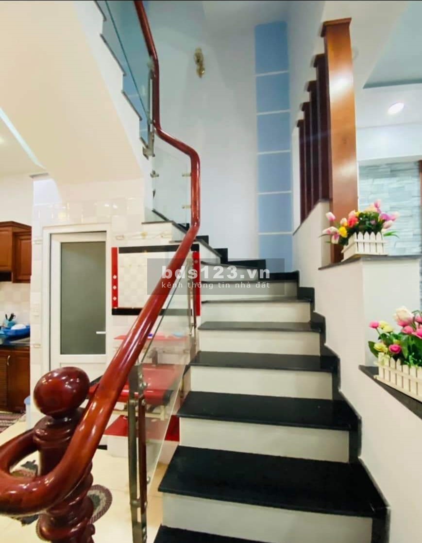 Bán nhà ở ngay, hẻm ô tô 5m, cạnh công viên Nguyễn Sỹ Sách, 4.5 tỷ