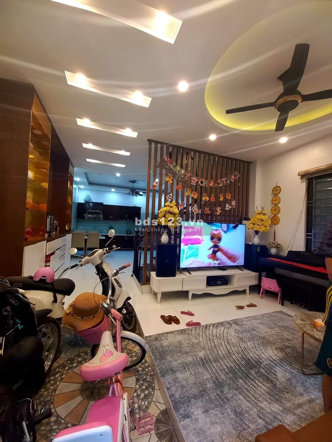 Bán nhà đẹp, lô góc - 3 mặt thoáng vĩnh viễn - Nở hậu - Hàng xóm Vinhomes