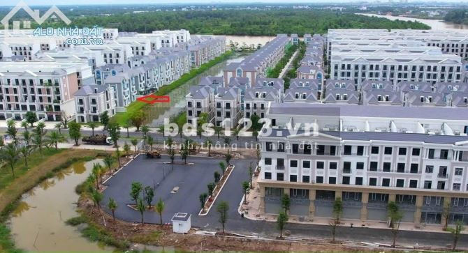Bán nhà mặt tiền lỗ đậm - Nhà phố Manhattan Vinhomes Q9 - DT: 162m2 1 trệt 4 lầu - Bán lỗ 6 tỷ
