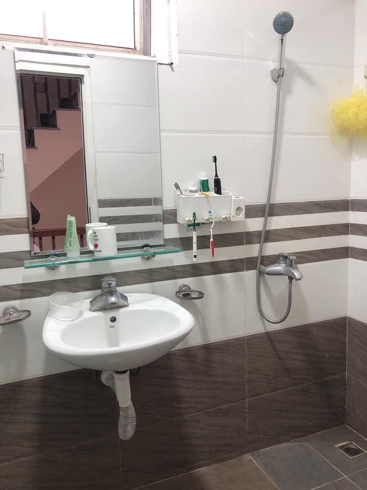 Hiếm - bán nhà oto nhỏ đỗ cửa - gần oto tránh - sổ vuông nhà đẹp - 4 tỷ