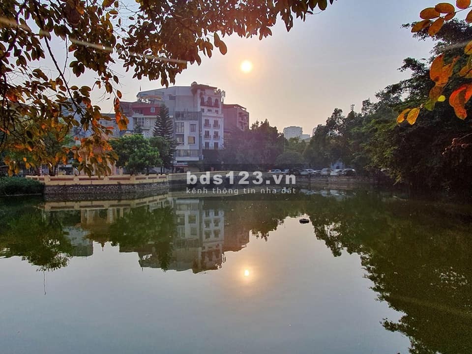 Hạ chào 3 tỷ - Bán nhà mặt phố view Hồ - Nhân Chính - Thanh Xuân - LH: 0915023398