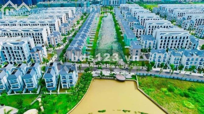 Bán nhà mặt tiền lỗ đậm - Nhà phố Manhattan Vinhomes Q9 - DT: 162m2 1 trệt 4 lầu - Bán lỗ 6 tỷ