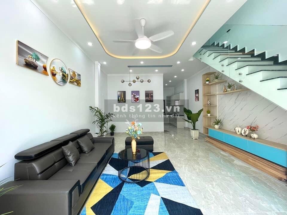 Bán nhà mặt tiền đẹp mới xây Cạp Sát QL50, Đã có sổ riêng