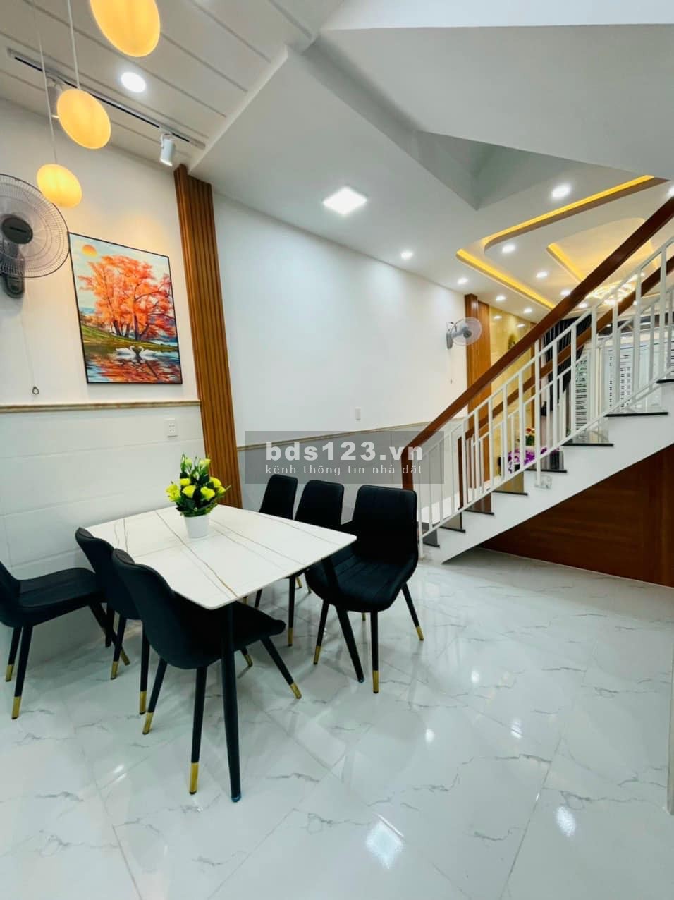 Giá siêu rẻ, chủ cần bán nhà 5 tầng Hoàng Hoa Thám giá 6 tỷ, nhà 4 phong ngủ