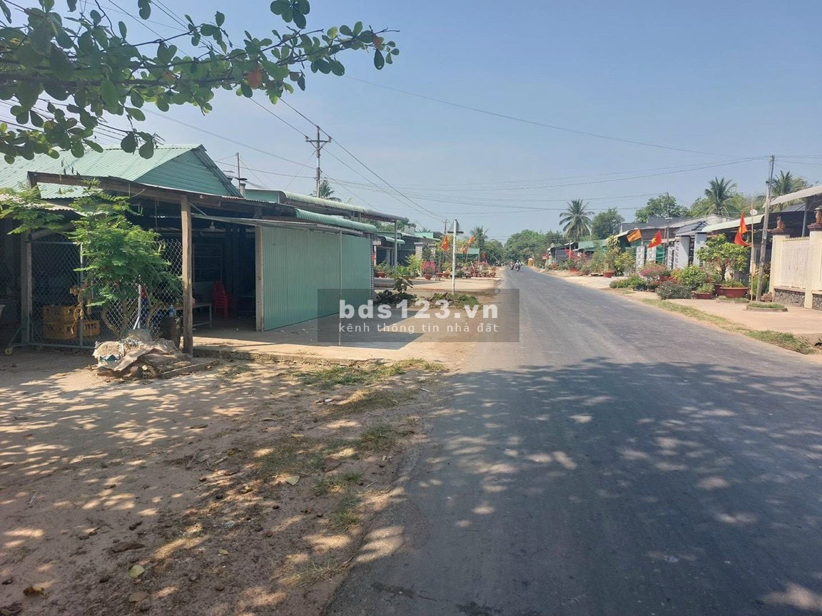 Bán đất Tây Ninh. Còn đúng 2 sào đất ngang 20 dài 100m xã Hòa Hiệp huyện Tân Biên, Tây Ninh.