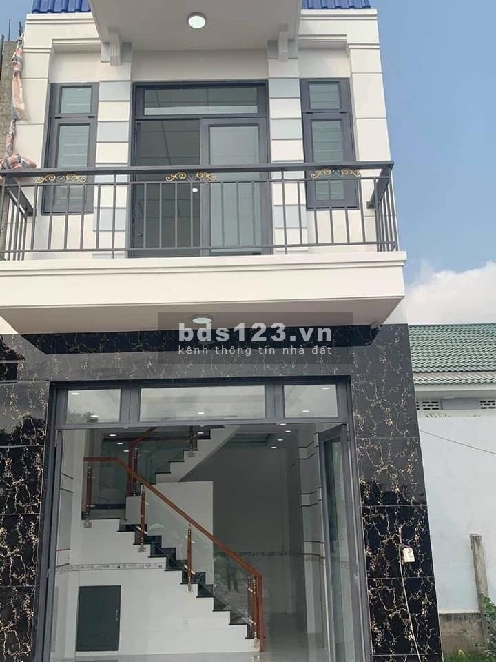 Bán nhà Tân Kì Tân Quý, đoạn giao với đường Tân Quý, Tân Phú, TPHCM.
