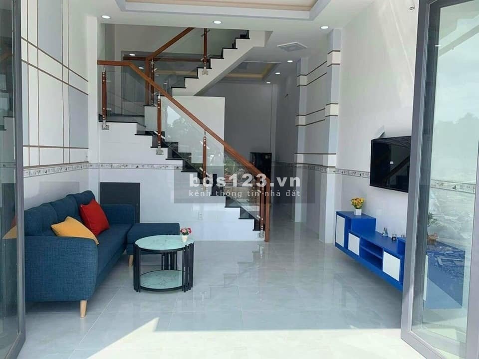 Bán nhà Tân Kì Tân Quý, đoạn giao với đường Tân Quý, Tân Phú, TPHCM.