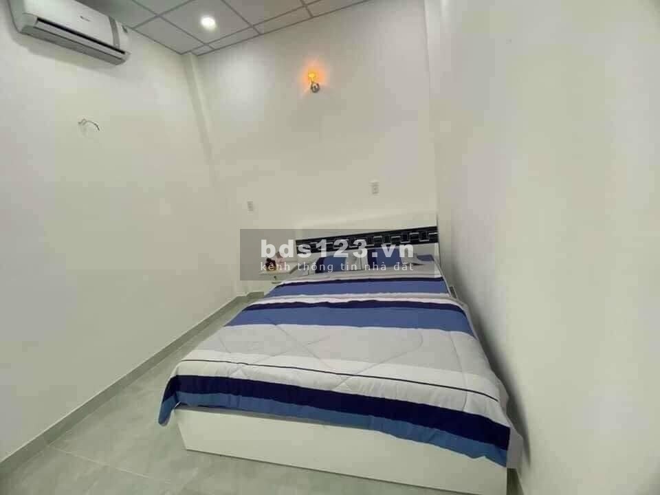 Bán nhà Tân Kì Tân Quý, đoạn giao với đường Tân Quý, Tân Phú, TPHCM.
