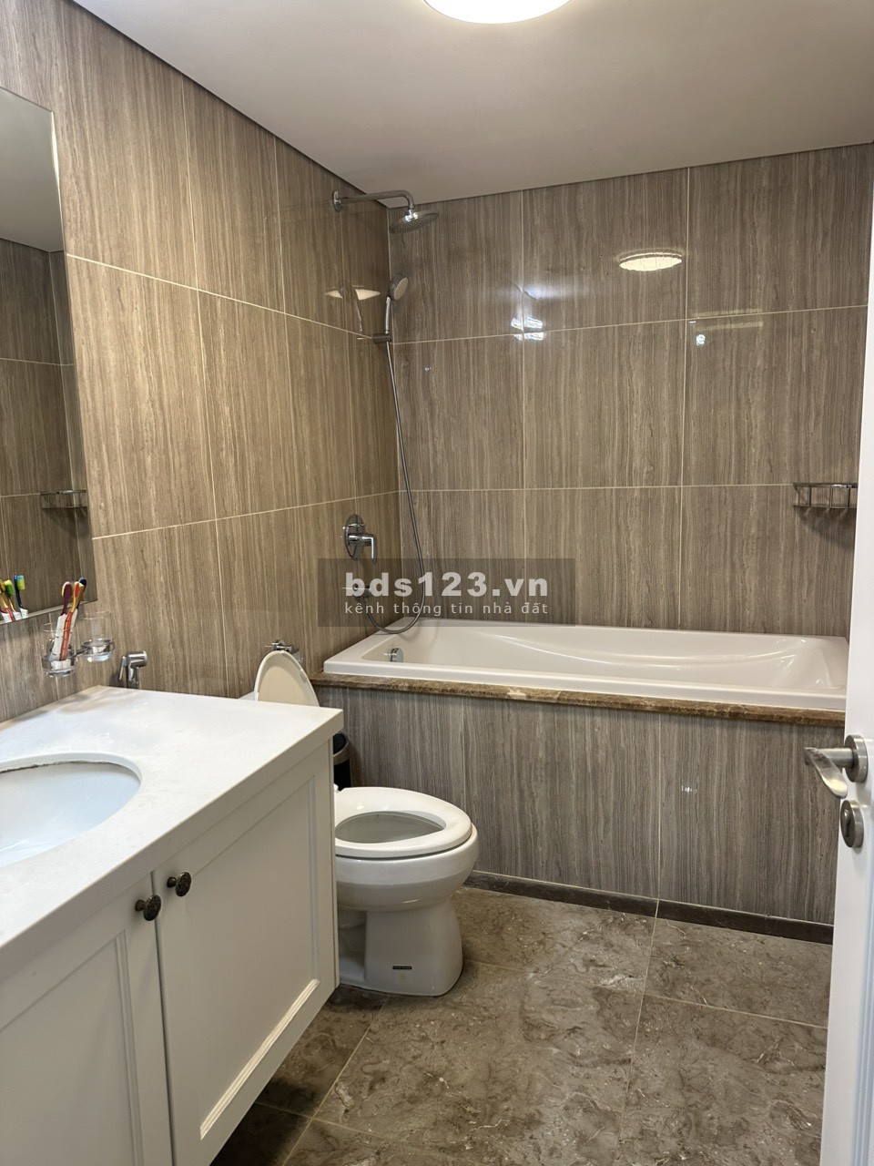 Cần cho thuê căn hộ 2PN D'Le Roi 35 Xuân Diệu