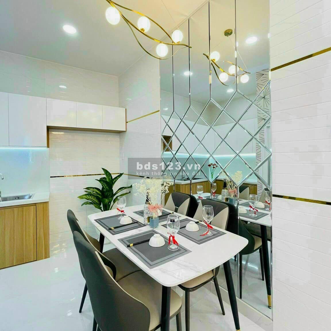 Bán nhà mới xây tại Âu Dương Lân giá ưu đãi,SHR.
