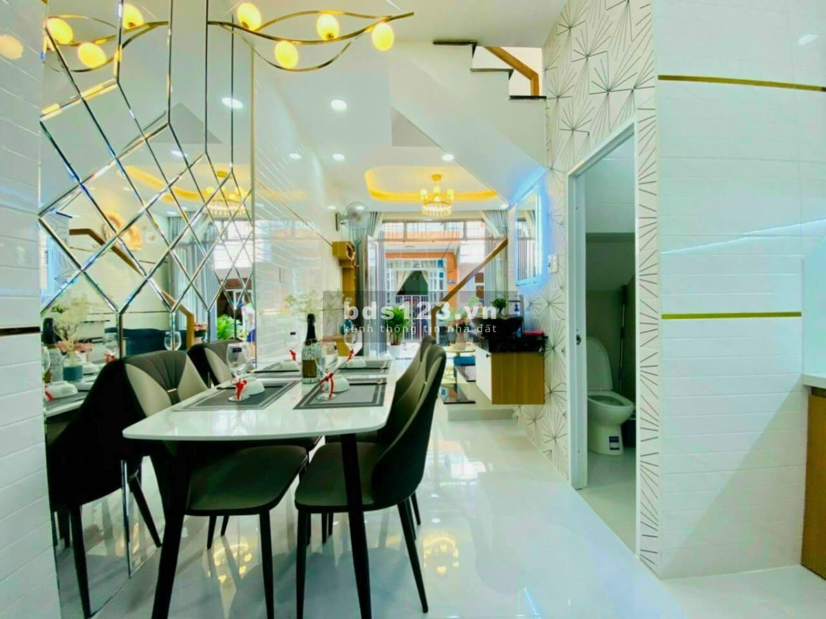 Bán nhà mới xây tại Âu Dương Lân giá ưu đãi,SHR.