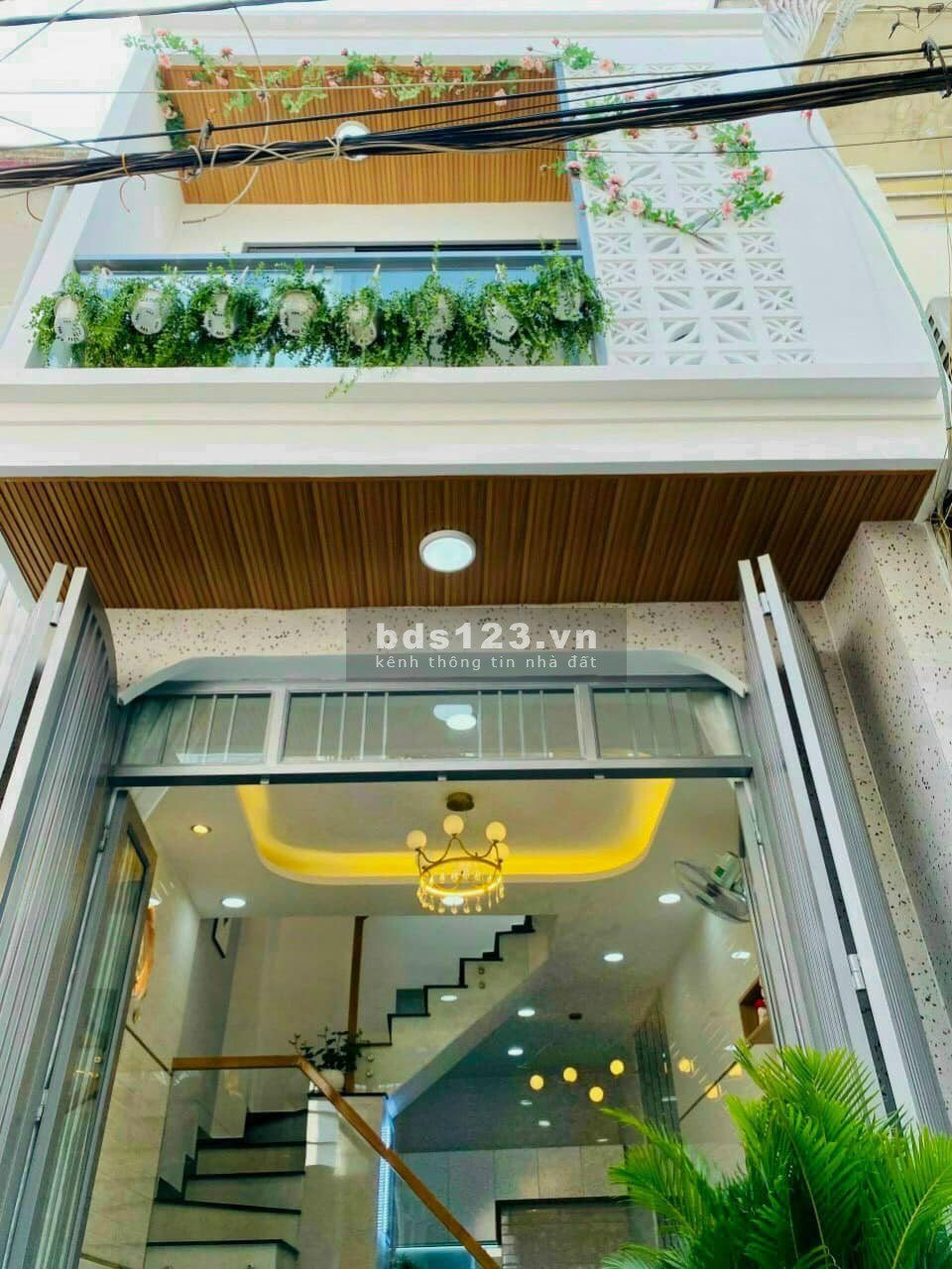 Bán nhà mới xây tại Âu Dương Lân giá ưu đãi,SHR.