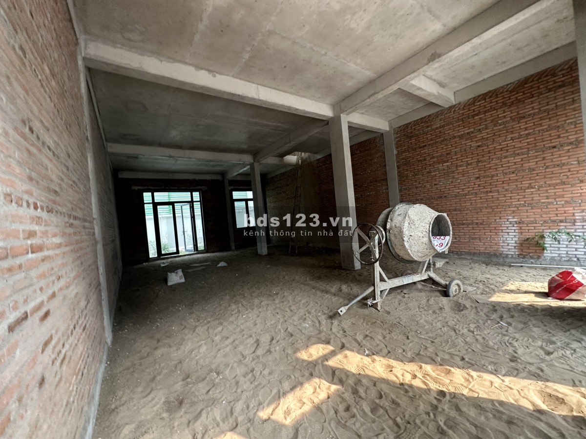 Cho thuê nhà mặt tiền trục đường chính trung tâm tiện tiện ích Vinhomes, cạnh trường học