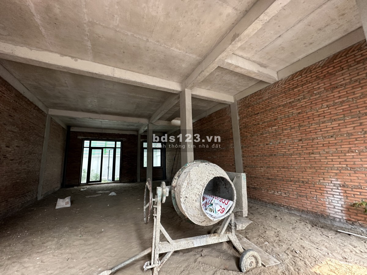 Cho thuê nhà mặt tiền trục đường chính trung tâm tiện tiện ích Vinhomes, cạnh trường học