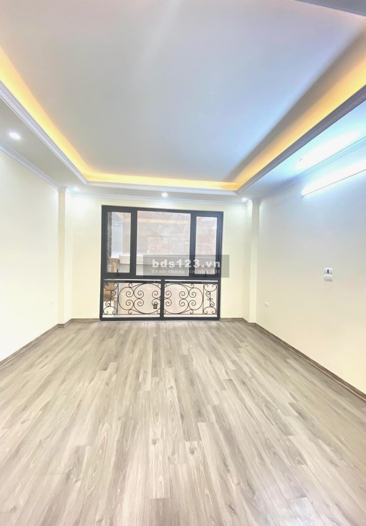 Cần bán gấp - Siêu phẩm phố Kim Mã – Ba - DT 33m2 – 5 tầng – MT 4.2m.