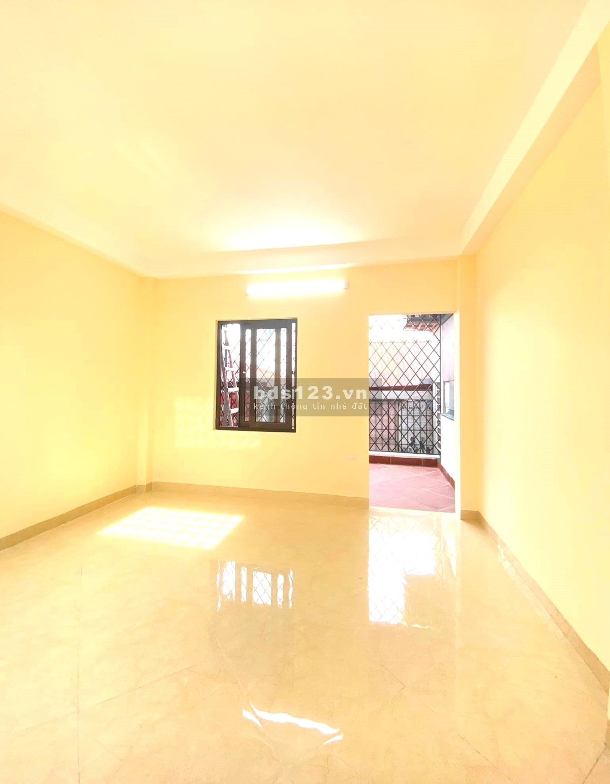 Cần bán gấp - Siêu phẩm phố Kim Mã – Ba - DT 33m2 – 5 tầng – MT 4.2m.