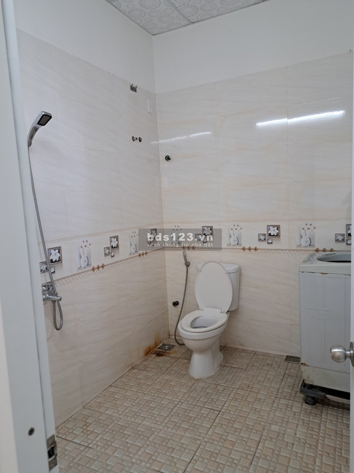 Cho thuê nhà 2 tầng Ỷ Lan Nguyên Phi gần đường 30/4 khu trung tâm sầm uất diện tích 100m