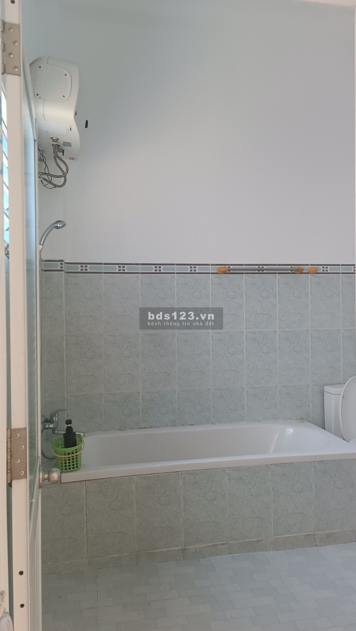 Cho thuê nhà 3 tầng Lê Thị Hồng Gấm sát Phan Đăng Lưu khu kinh doanh sầm uất , tụ họp 4 trường dh