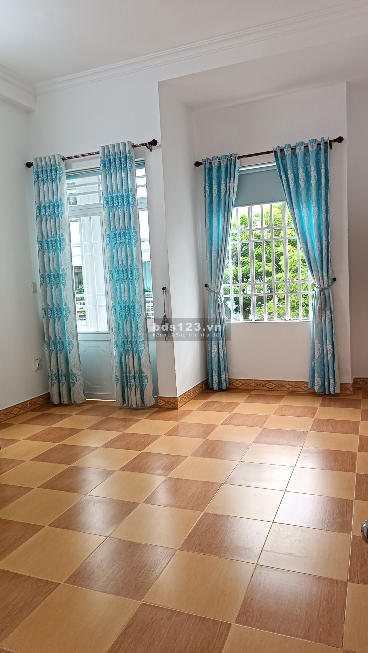 Cho thuê nhà 3 tầng Lê Thị Hồng Gấm sát Phan Đăng Lưu khu kinh doanh sầm uất , tụ họp 4 trường dh