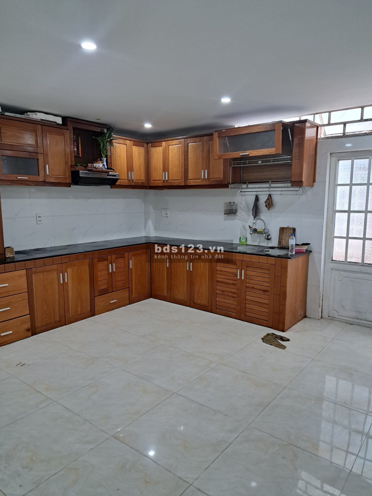 Cho thuê nhà 2 tầng Ỷ Lan Nguyên Phi gần đường 30/4 khu trung tâm sầm uất diện tích 100m