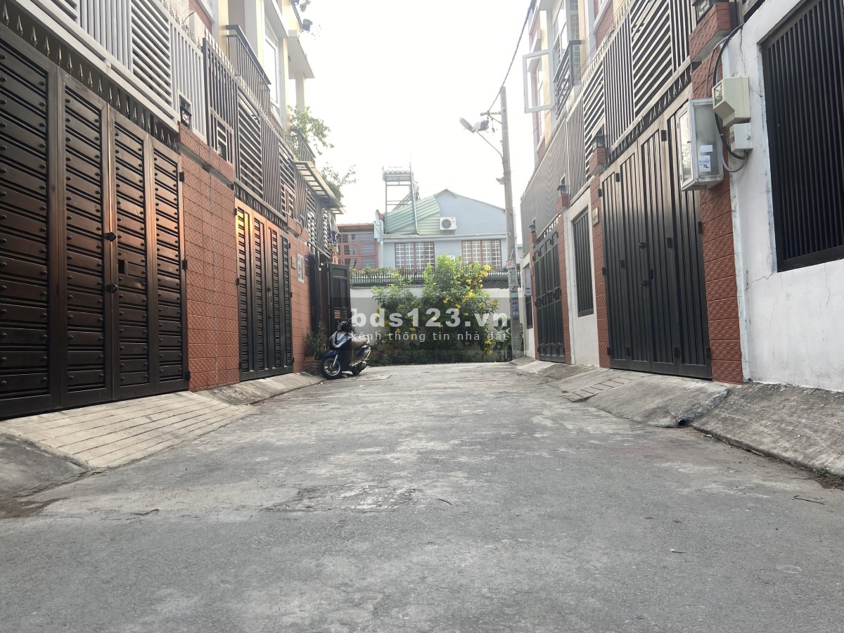 Bán Nhà HXH Hiệp Bình Phước - Khu Phân Lô - 90m2 4PN - Giá Chỉ 6.95 Tỷ.