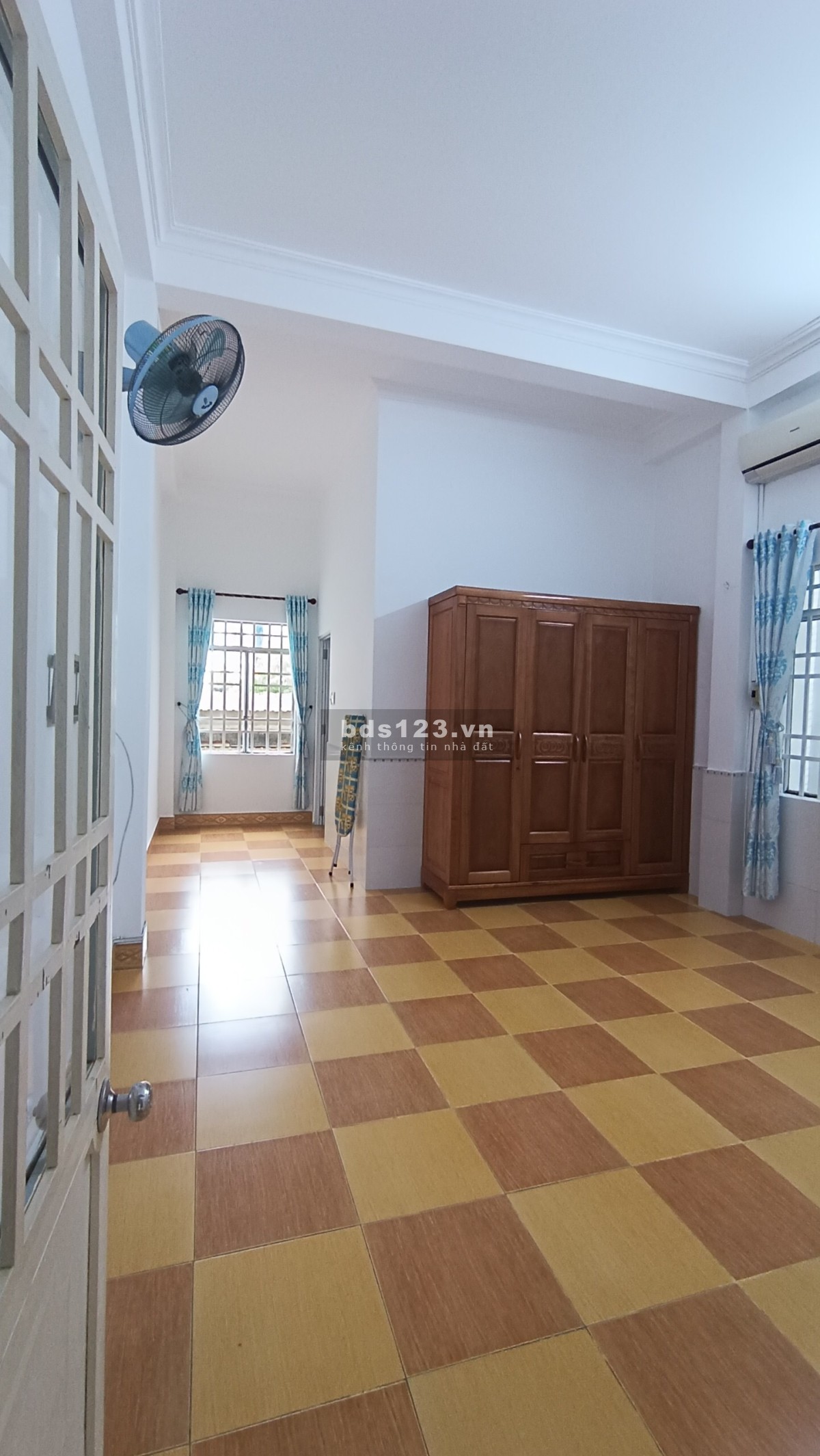 Cho thuê nhà 3 tầng Lê Thị Hồng Gấm sát Phan Đăng Lưu khu kinh doanh sầm uất , tụ họp 4 trường dh