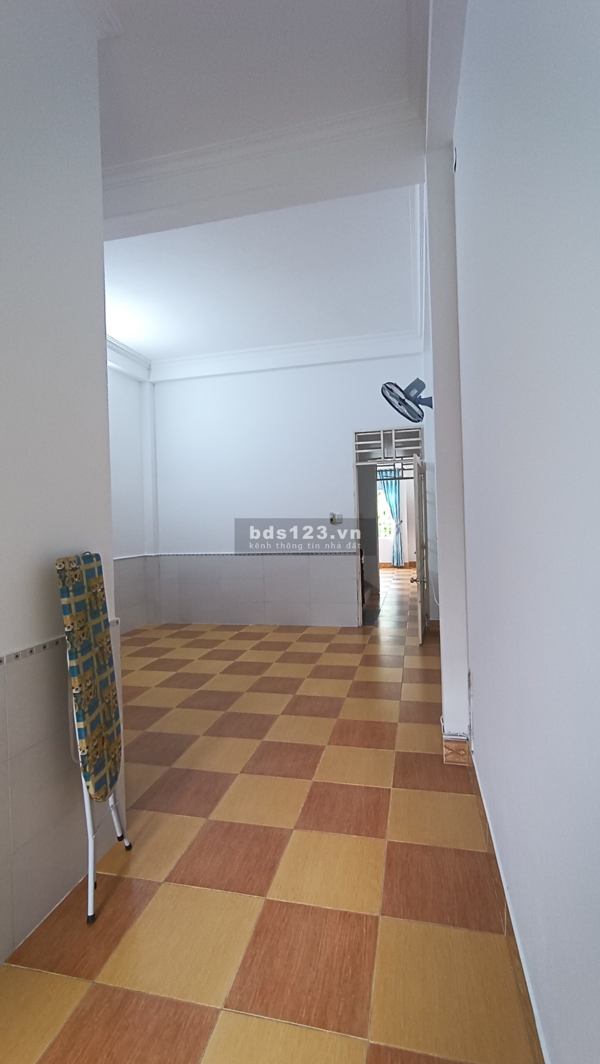 Cho thuê nhà 3 tầng Lê Thị Hồng Gấm sát Phan Đăng Lưu khu kinh doanh sầm uất , tụ họp 4 trường dh