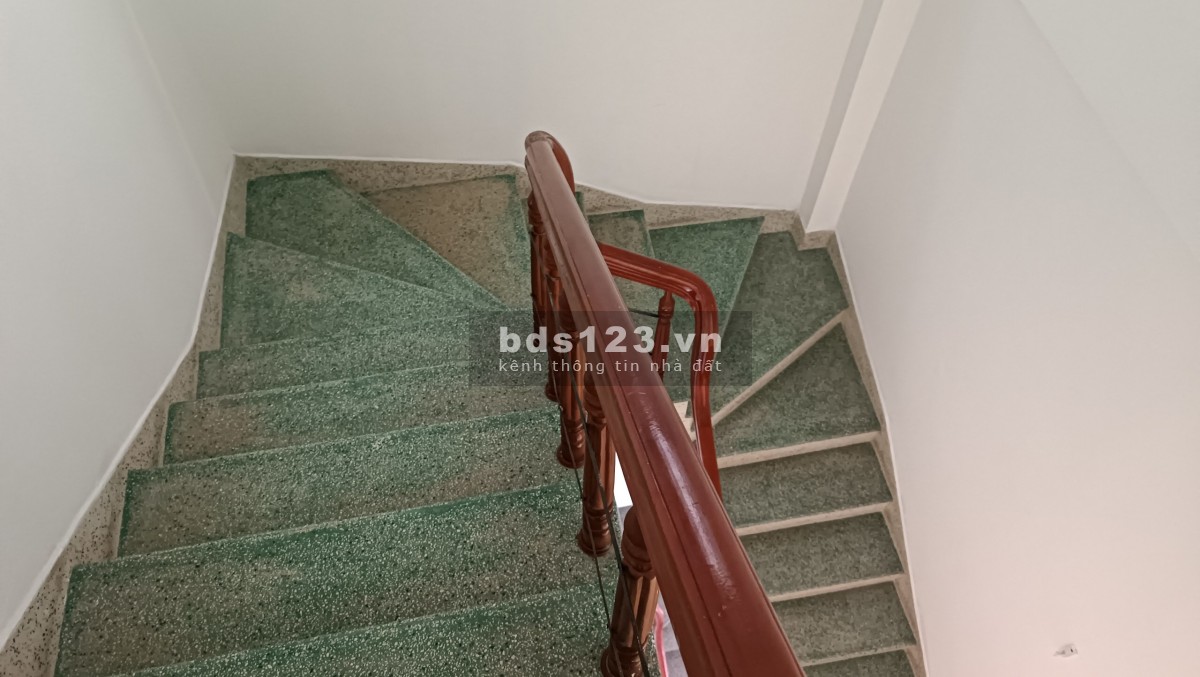 Cho thuê nhà 3 tầng Lê Thị Hồng Gấm sát Phan Đăng Lưu khu kinh doanh sầm uất , tụ họp 4 trường dh