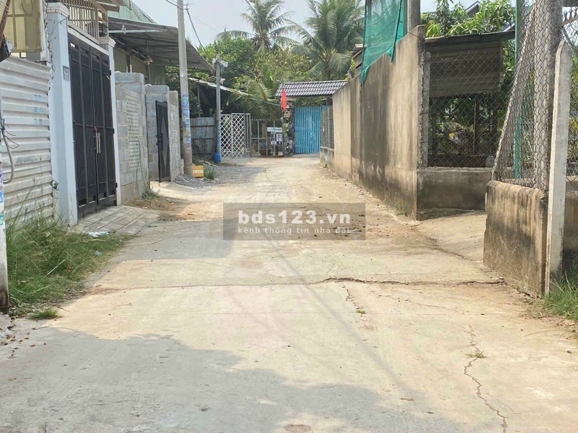 Chủ bán lô đất hẻm 45 đường Lò Lu DT 100 m2 ngang 5m Giá 3 tỷ 3