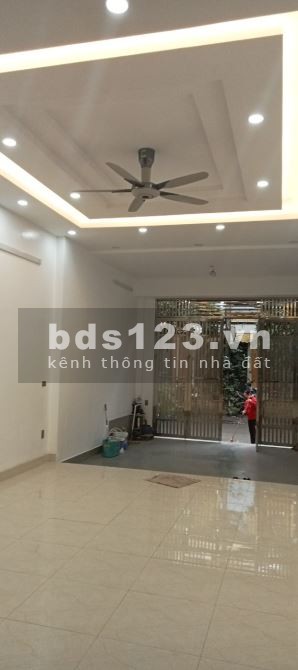 Cho thuê tòa nhà mtawj phố 6 tầng tại quận Hoagf Mai, Hà Nội