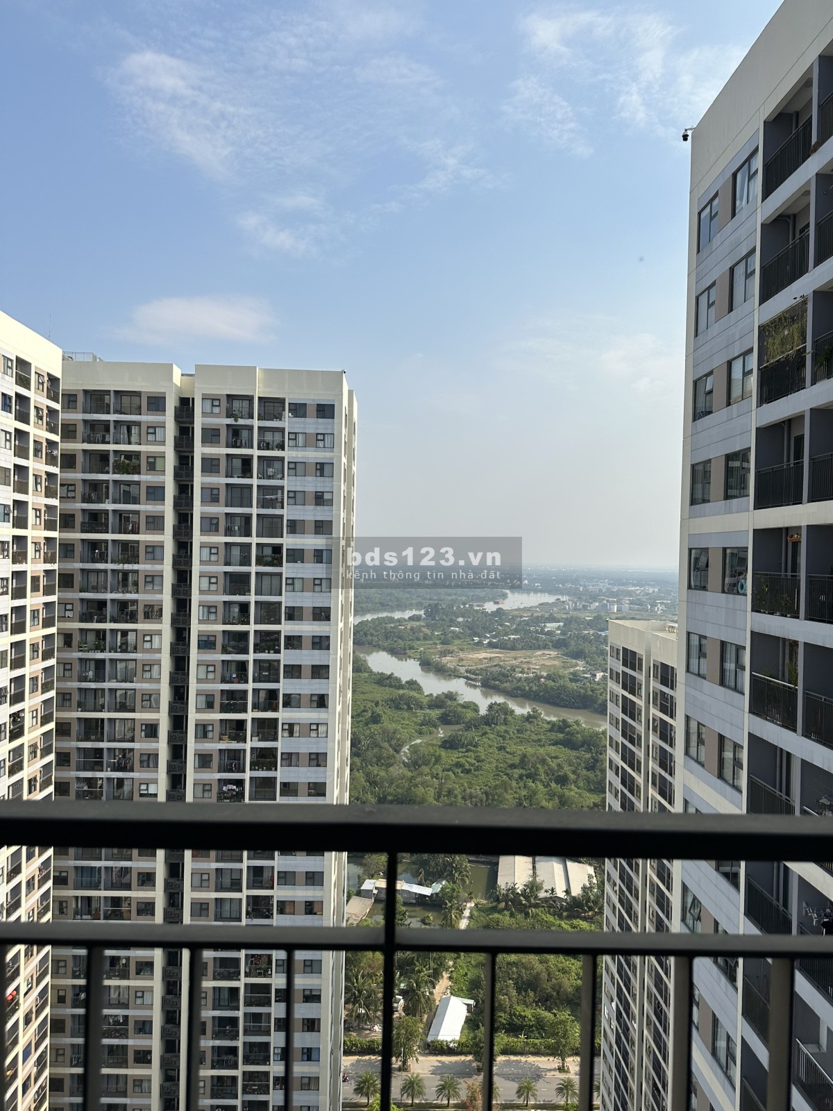 Rẻ vô địch bán căn hộ 3PN Vinhomes Quận 9 giá chỉ 2.6xx đã bao hết tất cả thuế phí và sổ. Xem ngay!