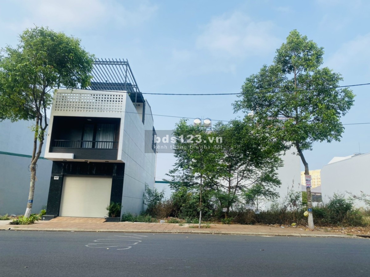 Thất bại trong kinh doanh nên bán đất 938m2 sổ riêng, dân đông, đối diện chợ, chỉ 487tr/lô