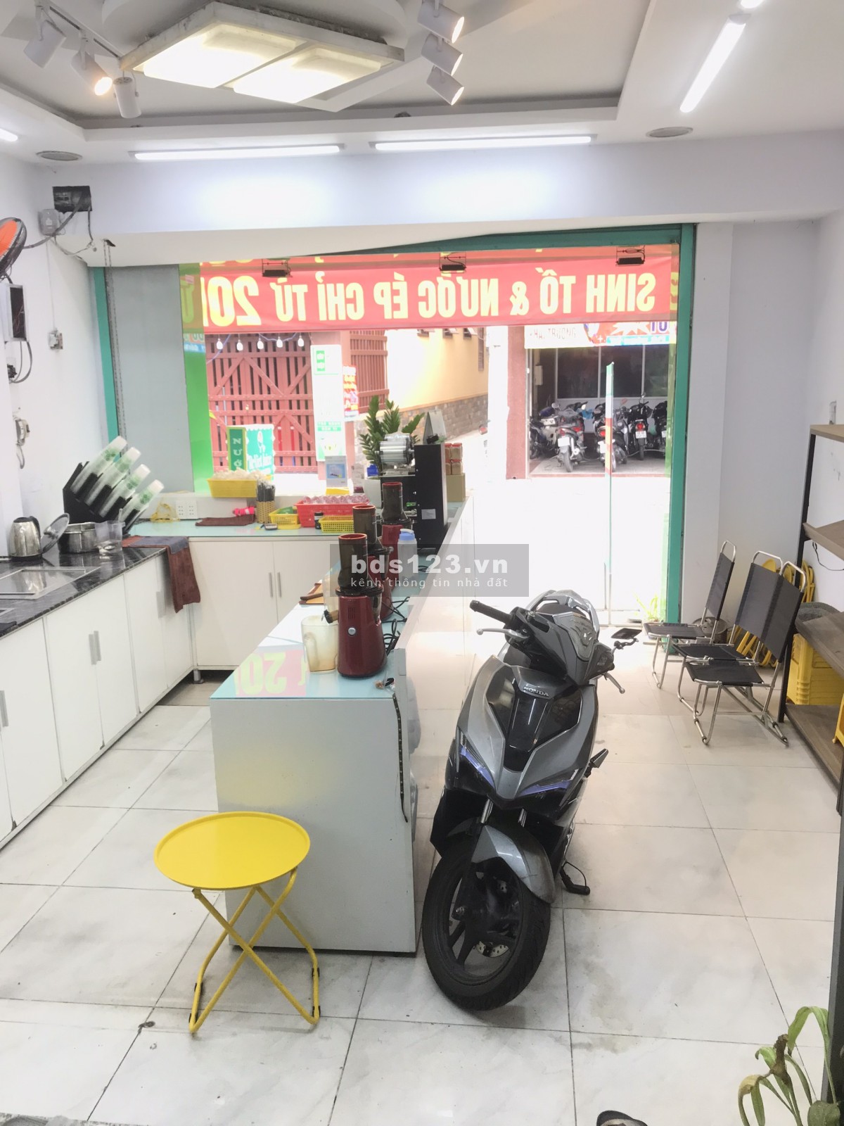 Cho thuê nhà mặt tiền. Sang nhượng lại mặt bằng kinh doanh gần cổng trường đại học, cao đẳng