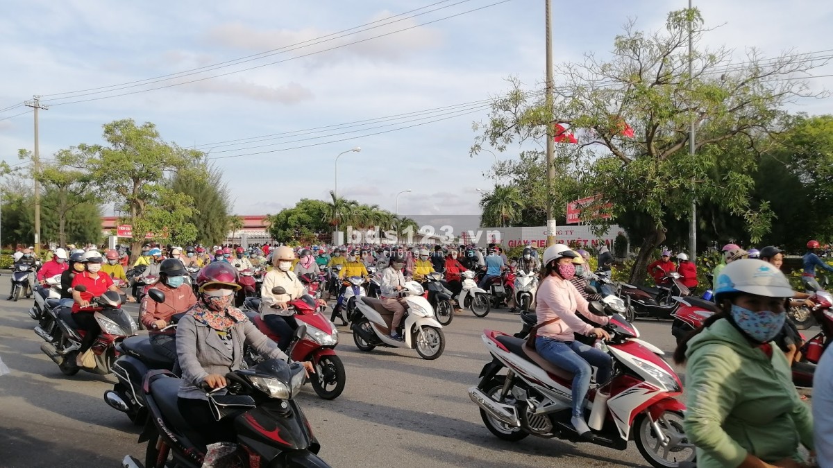 Thất bại trong kinh doanh nên bán đất 938m2 sổ riêng, dân đông, đối diện chợ, chỉ 487tr/lô