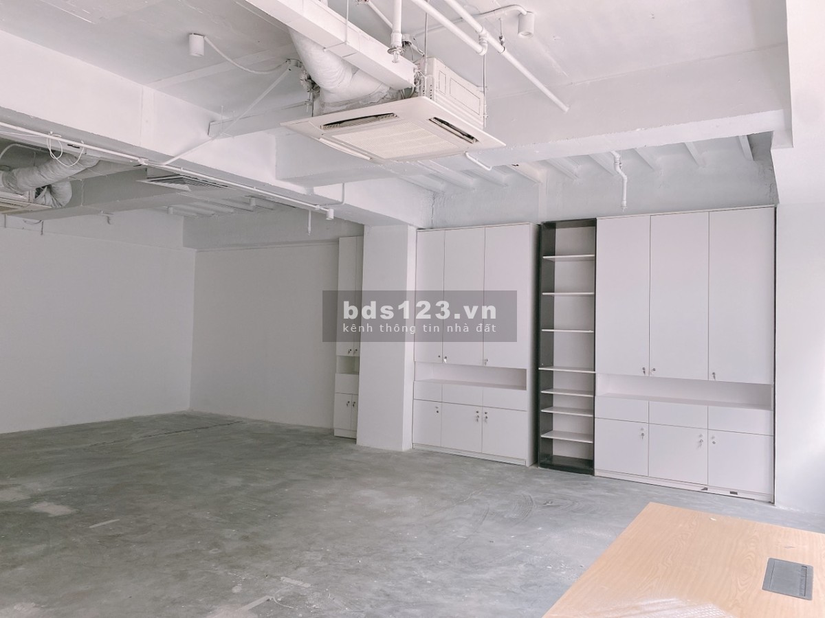 Cho thuê văn phòng gấp 75m2, mặt tiền Hai Bà Trưng, Q.1