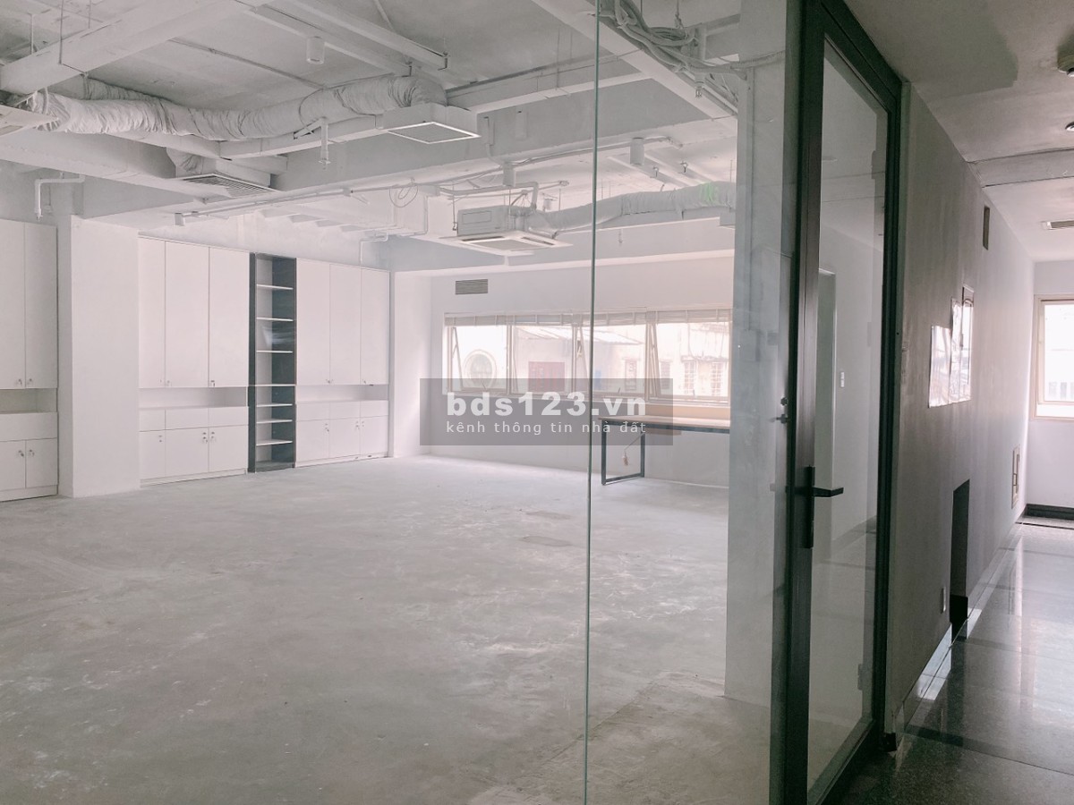 Cho thuê văn phòng gấp 75m2, mặt tiền Hai Bà Trưng, Q.1