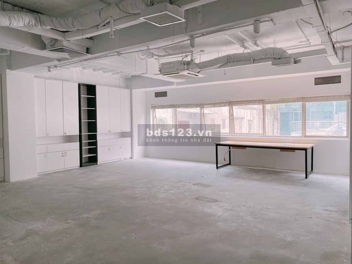 Cho thuê văn phòng gấp 75m2, mặt tiền Hai Bà Trưng, Q.1