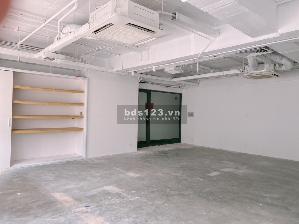 Cho thuê văn phòng gấp 75m2, mặt tiền Hai Bà Trưng, Q.1