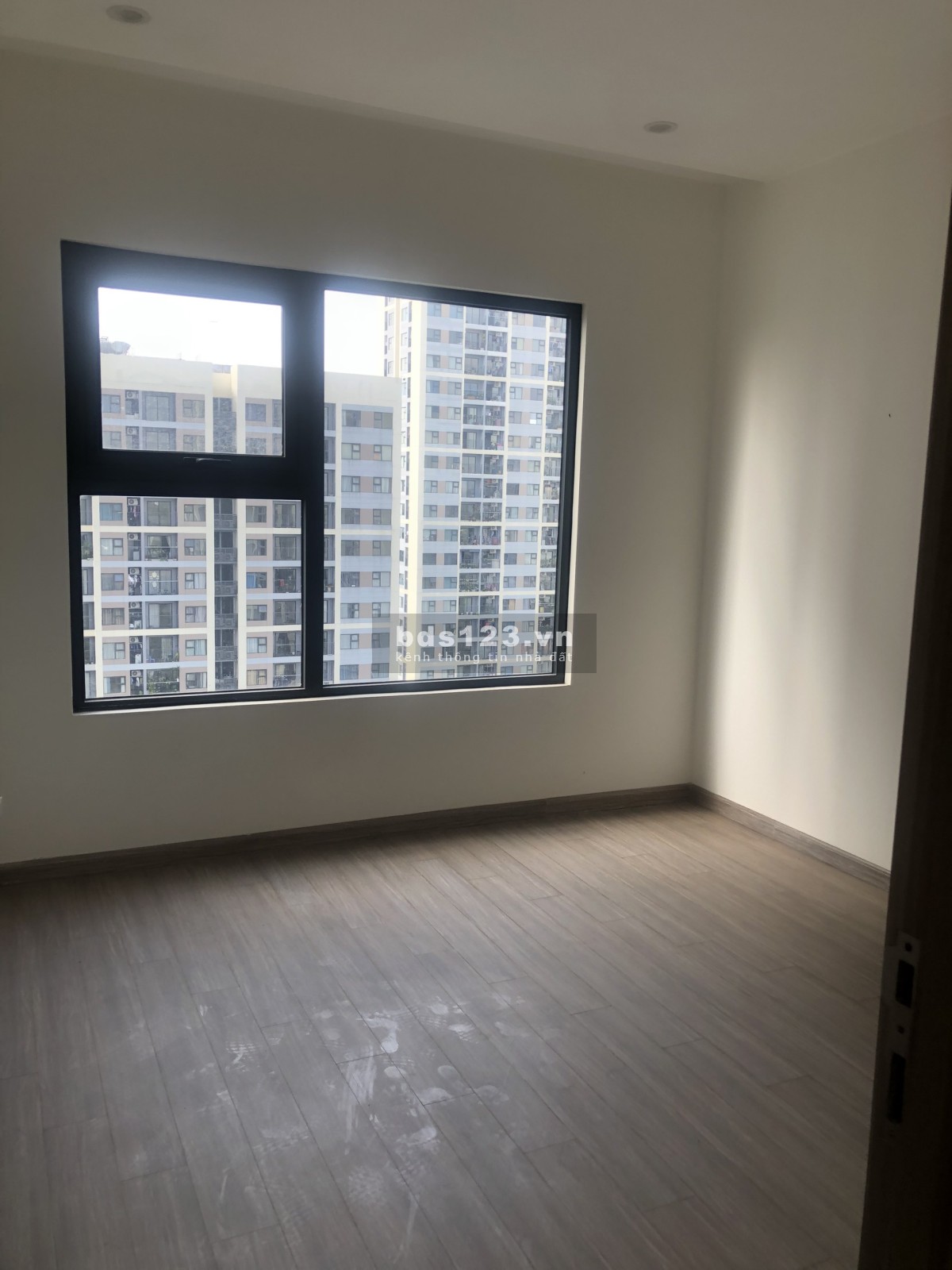 Bán gấp căn 3pn giá 2.850 tỷ tại Vinhomes quận 9, view hồ bơi, đảm bảo giá tốt nhất thị trường!!!