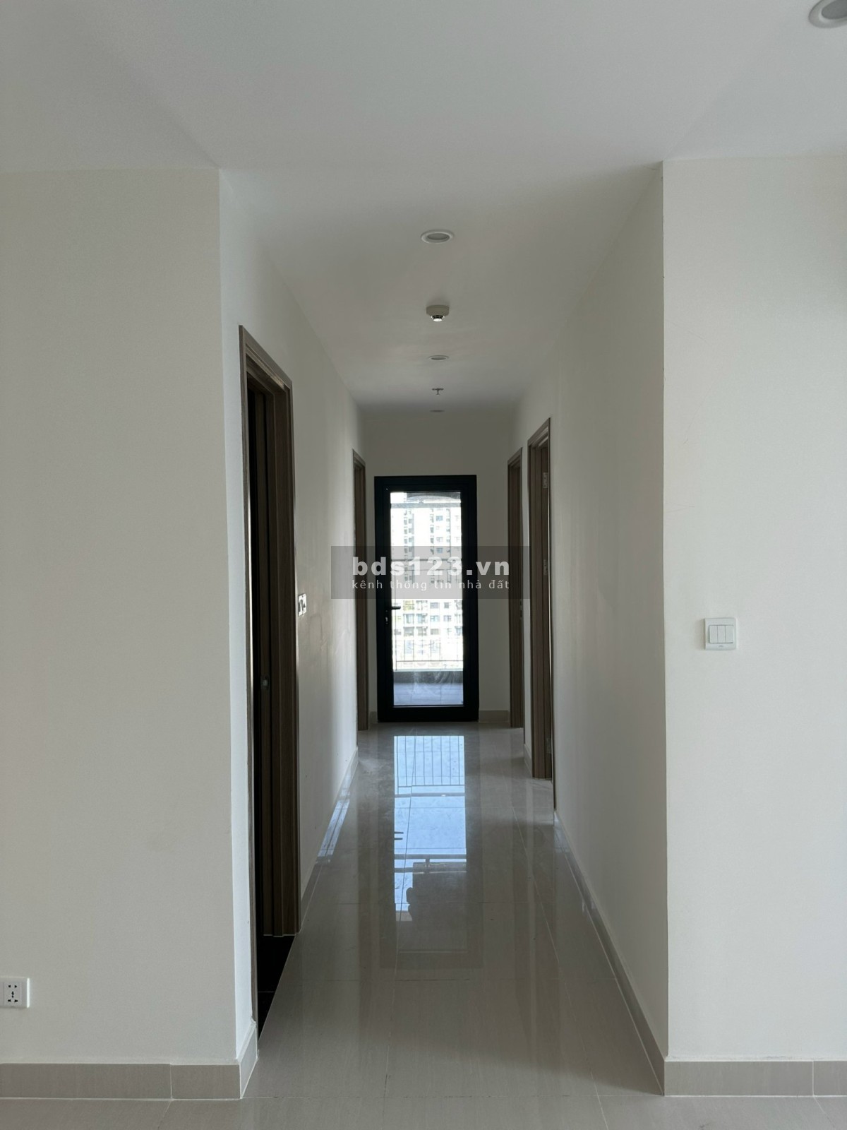 Rẻ vô địch bán căn hộ 3PN Vinhomes Quận 9 giá chỉ 2.6xx đã bao hết tất cả thuế phí và sổ. Xem ngay!